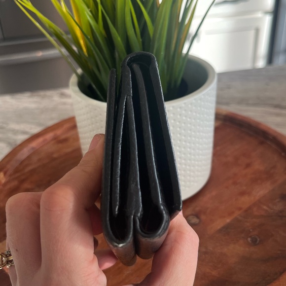 GUCCI Black Pebbled Leather Marmont Compact Tri-Fold Wallet - Picture 7 of 8